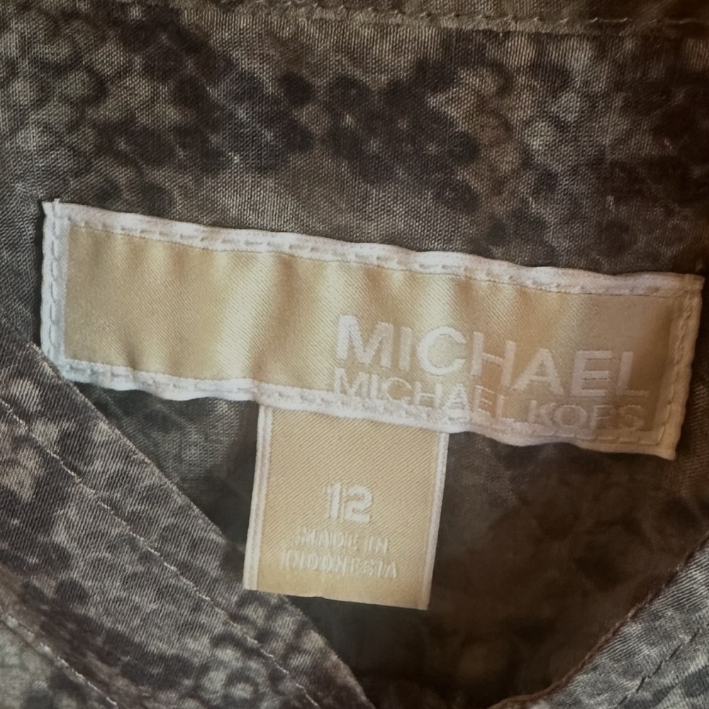 Michael Kors Button Up Shirt Size 12 Gray Black Animal Print Band Collar - Picture 6 of 13